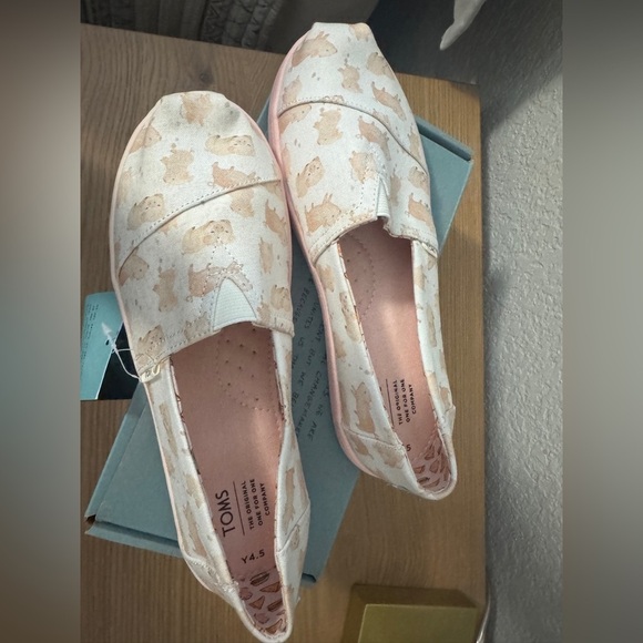TOMS Pink Year Of The Pig Print Canvas Shoe - Picture 4 of 6